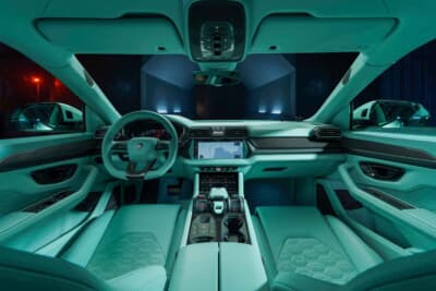 BRABUS 900 MINT：職人の手作業によるミントレザーが隅々まで広がるインテリア全体