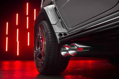 メルセデスAMG G 63：サイドマフラーの出口を照らす赤いアンビエントライト