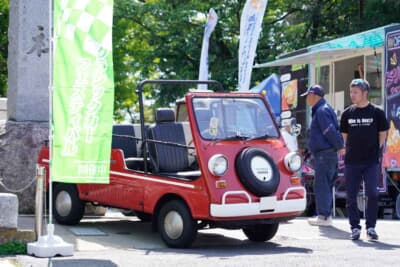 バモス・ホンダ:「葛西クラシック&スポーツカー フェスティバル」の会場である葛西神社の入り口に展示された初代バモス・ホンダ。車名がメーカー名より先にくる、ホンダの歴史上でも極めて珍しいモデルであ