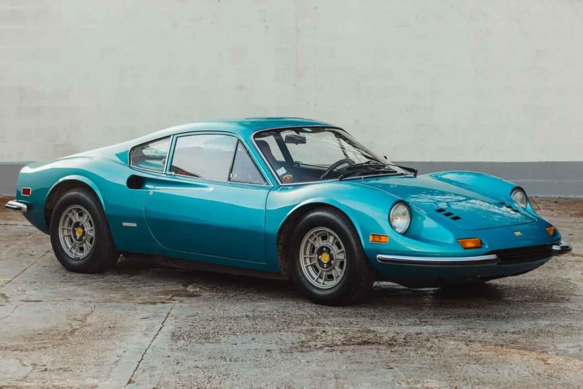 予想超えの約7240万円で落札。世界52台の希少色「ディーノ246GT」が