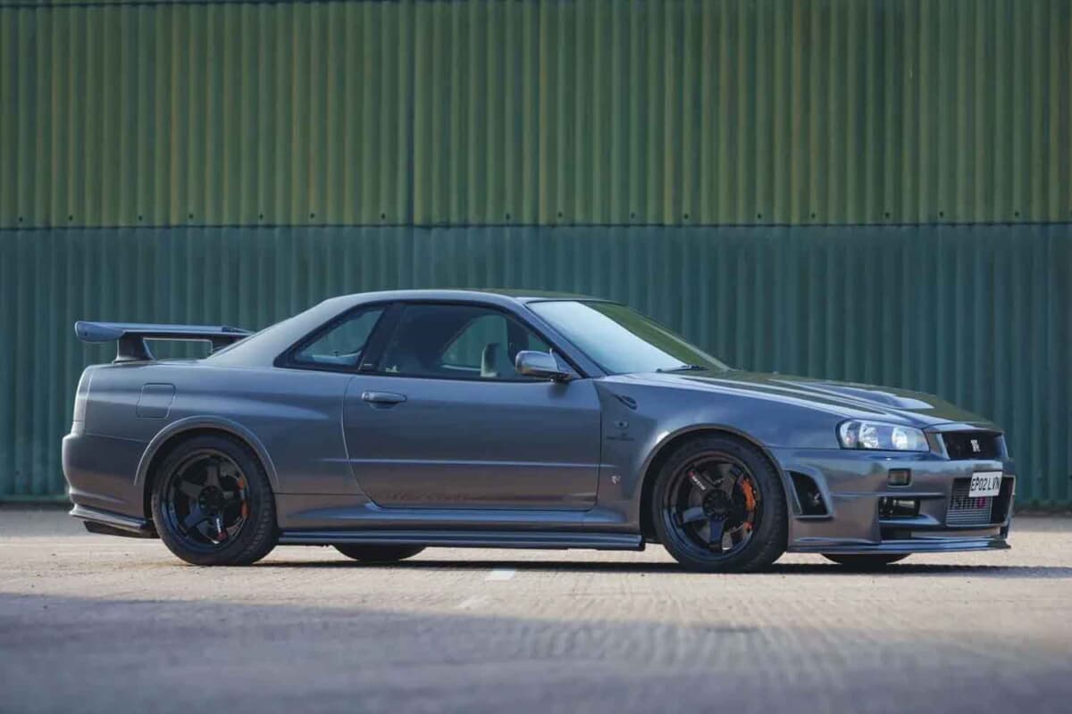 00_AMW_260811_nissan-skyline-