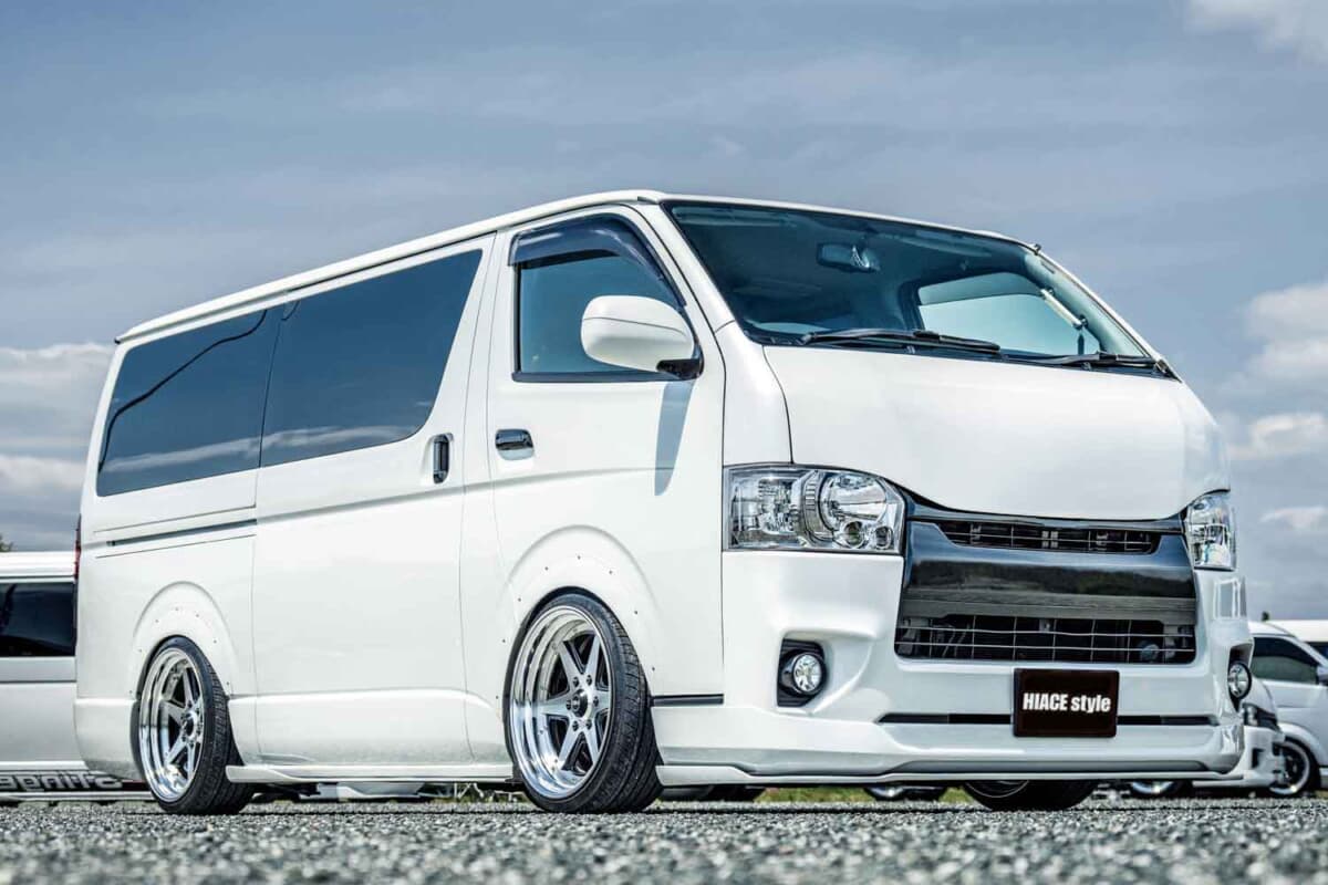 00_AMW_260823_toyota-hiace_-