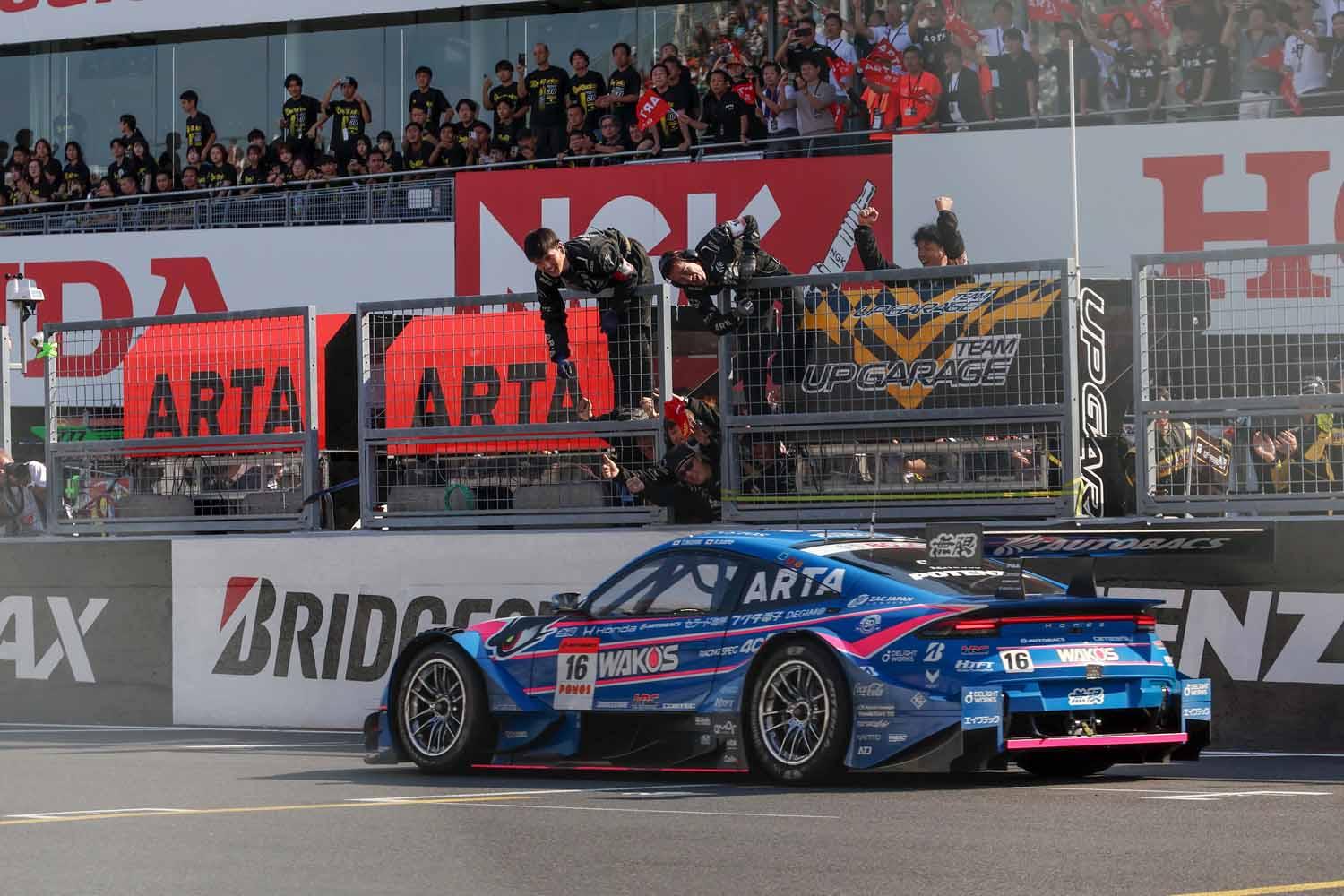ホンダ勢が聖地鈴鹿でGT500の表彰台独占。佐藤 蓮が130Rで千載一遇の
