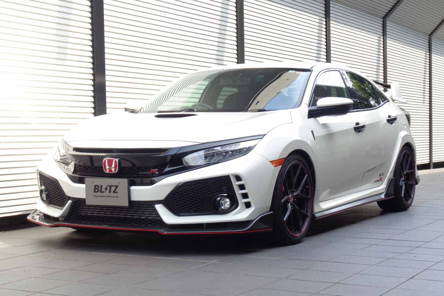 01_AMW_260807_CIVIC_TYPER.jpg