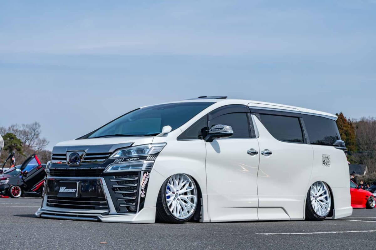 スライドドアが開く限界の車高。実用性を死守しながら低さを追求した