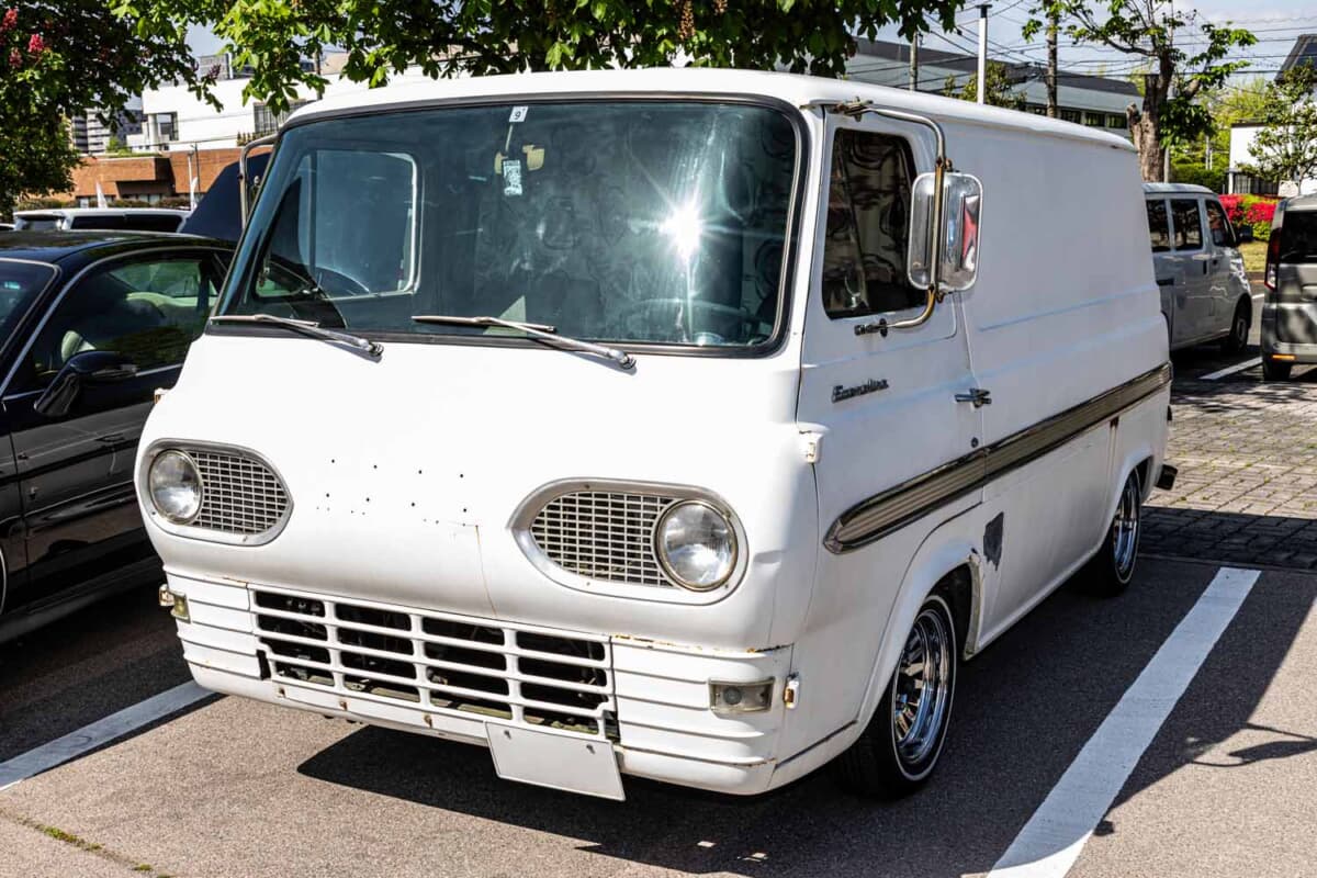 60年前のアメ車を仕事の相棒に。マスタング用直6を積む極低