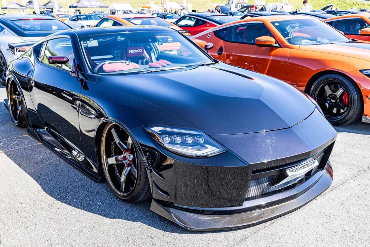 黒のRZ34から乗り換え。ミッドナイトパープルのフェアレディZ | AUTO