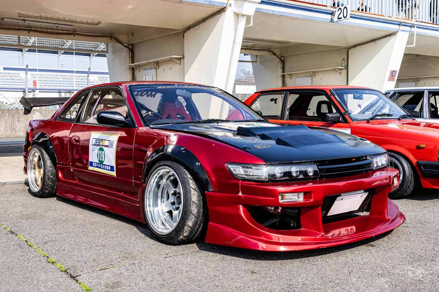 ☆廉価版　メタリックレッドのSX STに新機能を追加改造 10万円のS13にGT-R用RB26移植！500馬力FR仕様のこだわり | AUTO MESSE