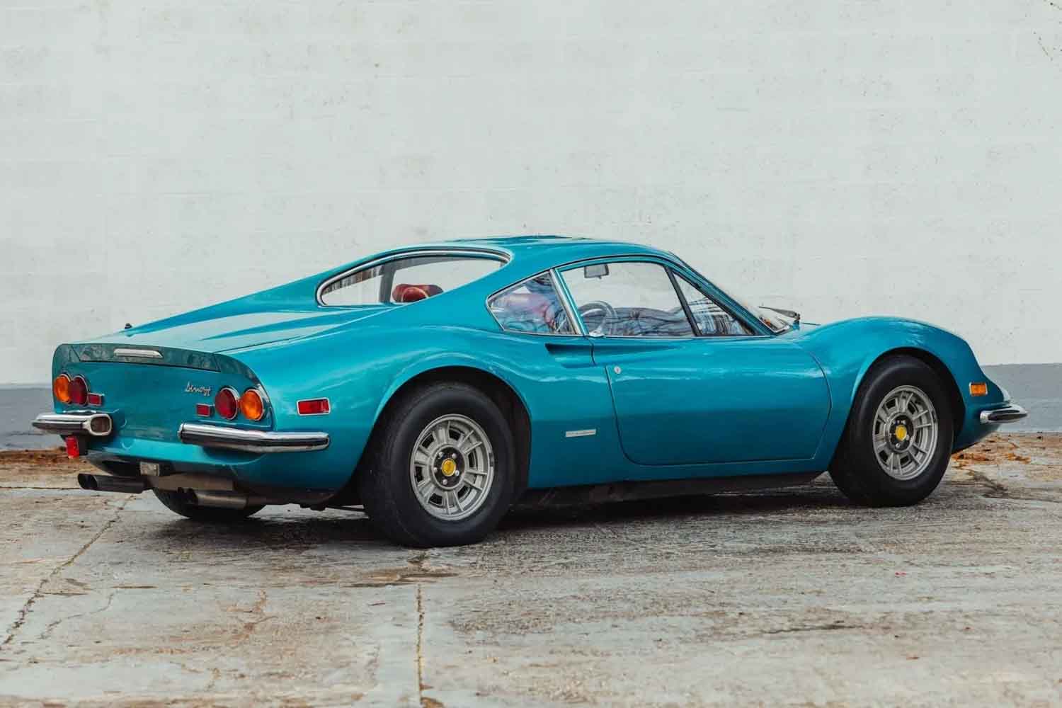 予想超えの約7240万円で落札。世界52台の希少色「ディーノ246GT」が
