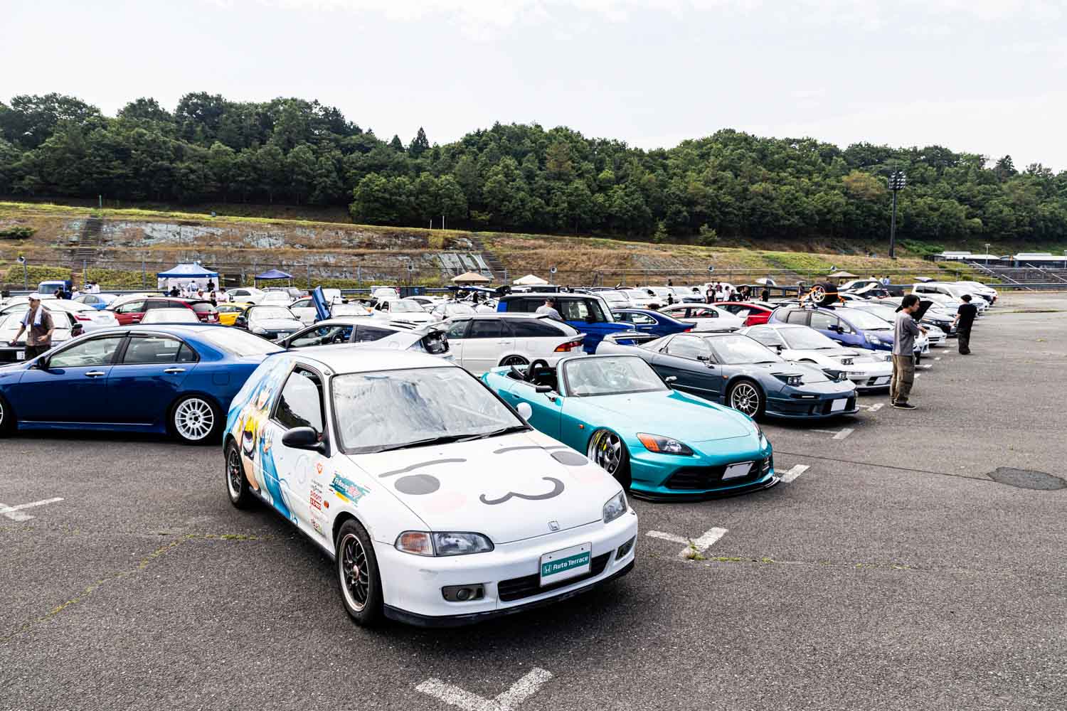 90年代のホンダ「シビック」が主役を張る。若きオーナーたちがネオクラ