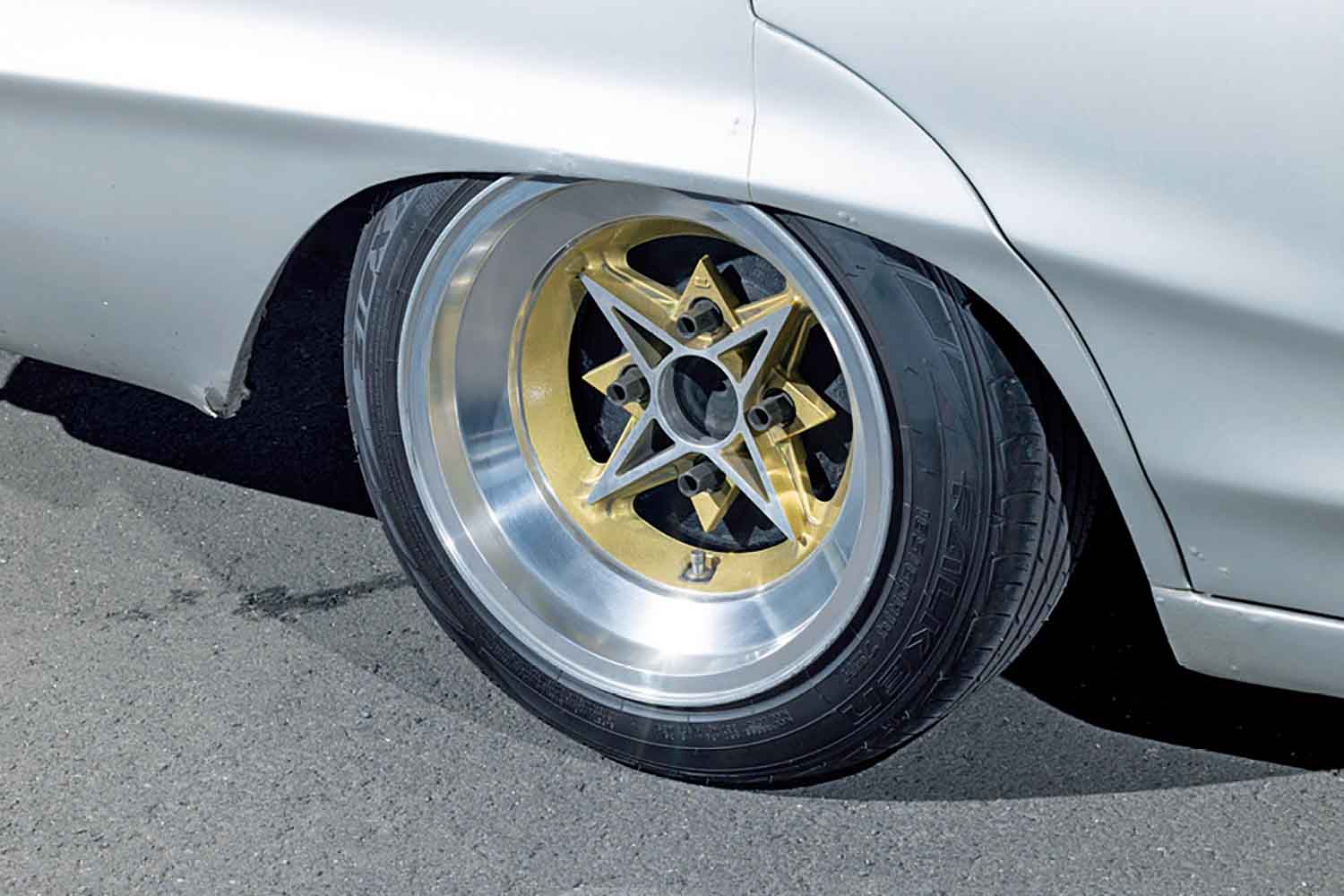 03_AMW_260814_nissan-skyline-