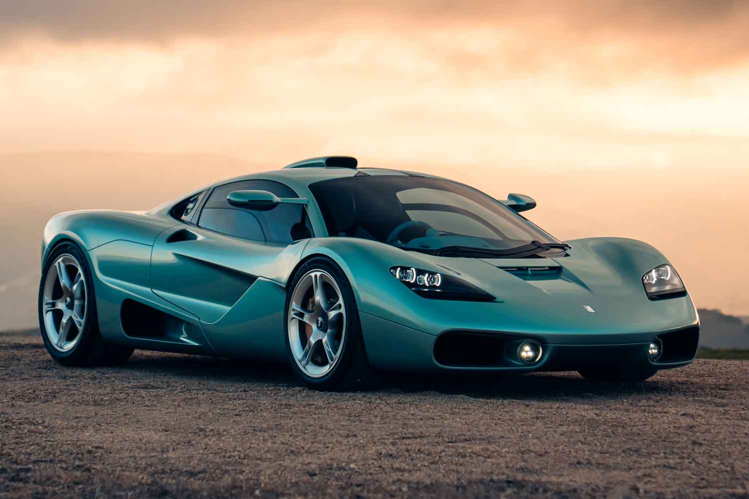 690馬力のV12と6速MT搭載。世界限定64台の新作スーパーカー | AUTO