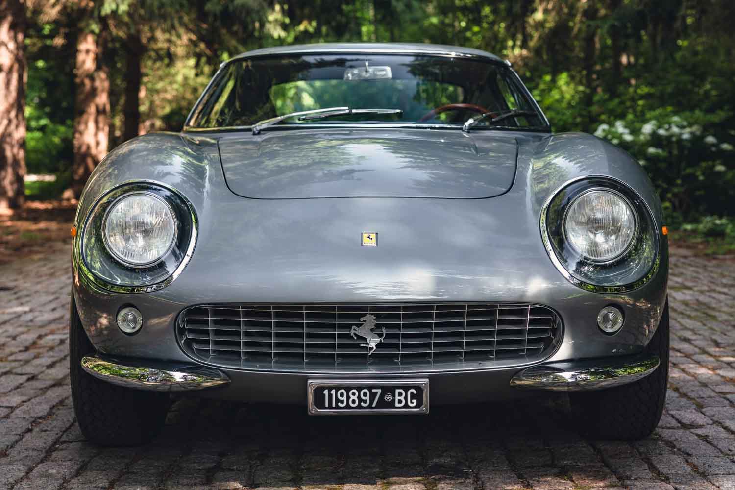 本社でエンジン換装した初期型フェラーリ275GTB。約3億4600万円で落札