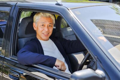 初代トヨタ「86」のデザイナーが「GR86」をカスタム！ エンブレムの