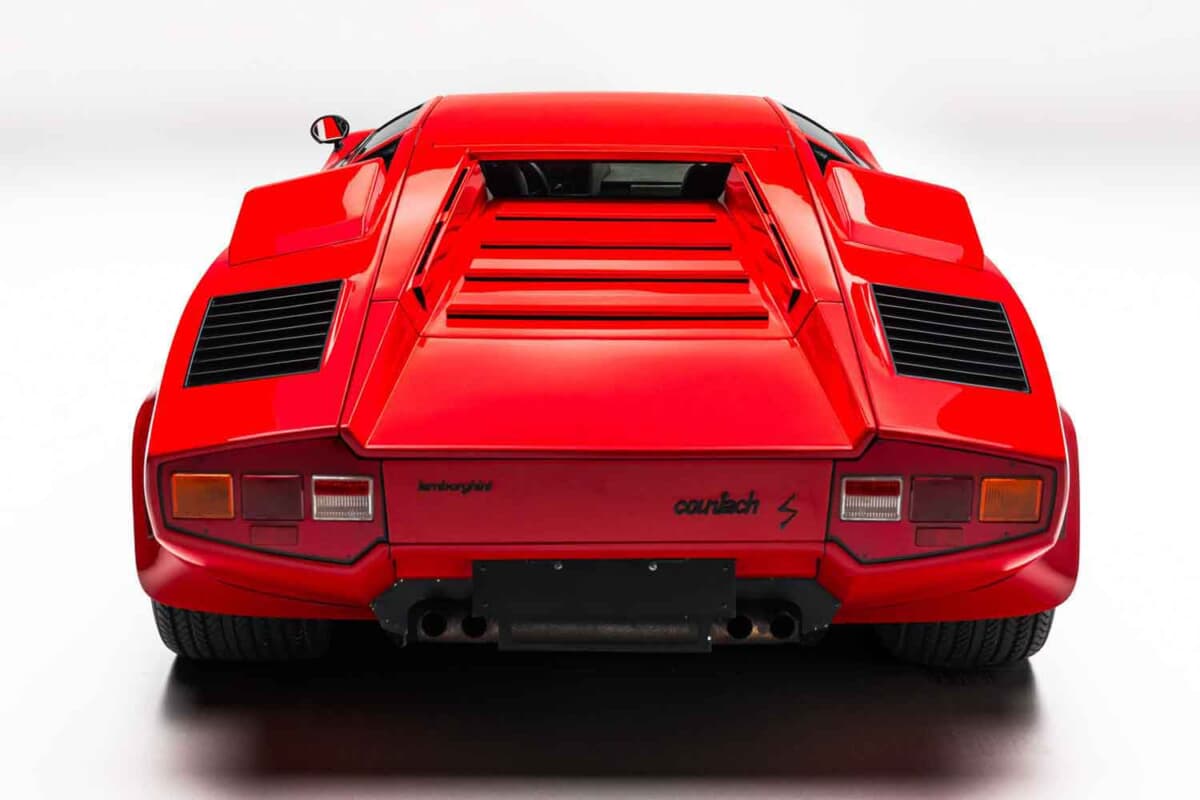 走行1803キロで新車時タイヤ残るカウンタックLP400S。約3億7920万円