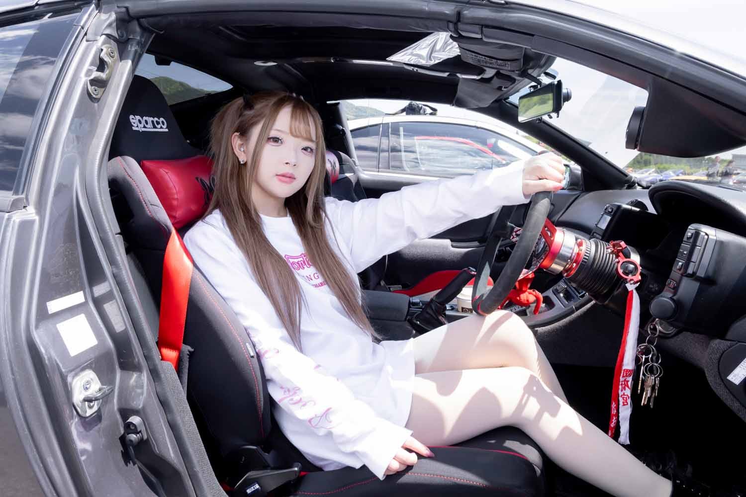 めいめいめい3様　確認用 お父さんのZ33と一緒に走りたい」。父から娘へZ32を受け継ぐためのMT