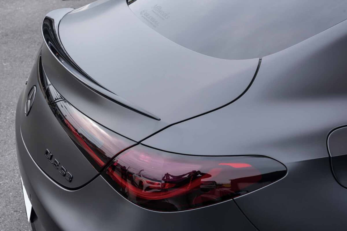 メルセデスAMG CLE53：本国オプションのトランクスポイラーはマットブラックで質感を統一