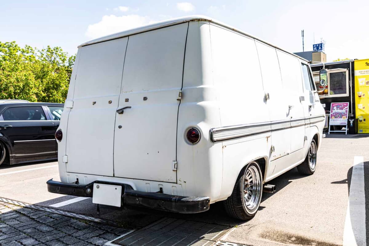 60年前のアメ車を仕事の相棒に。マスタング用直6を積む極低