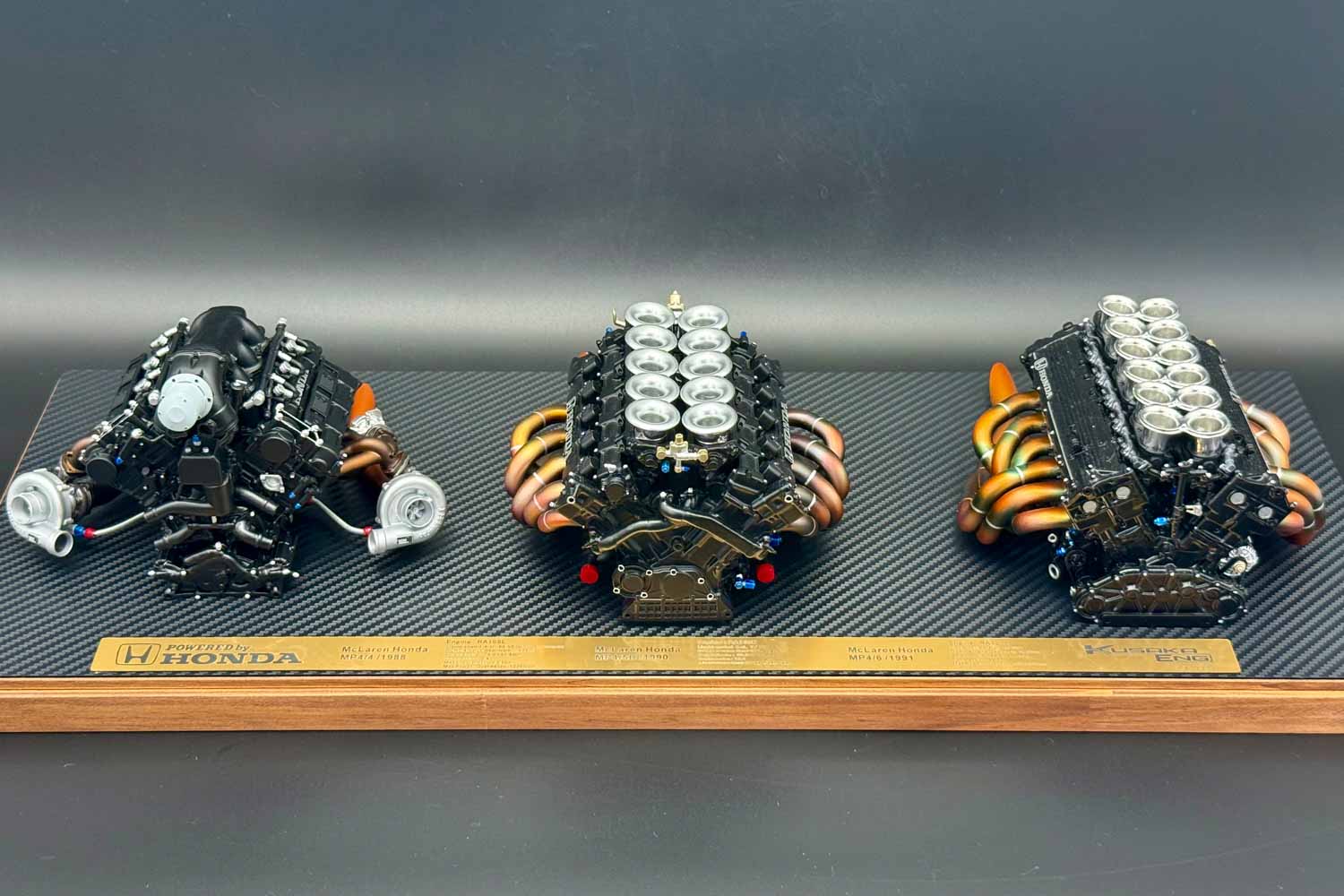 ホンダ全面協力で実物を分解解析。セナのF1エンジン3基を1/6再現した22