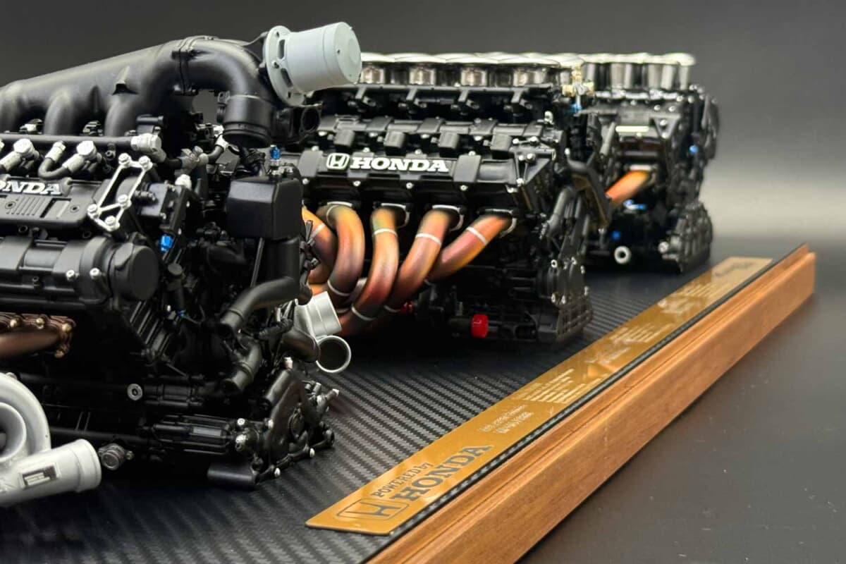 ホンダ全面協力で実物を分解解析。セナのF1エンジン3基を1/6再現した22