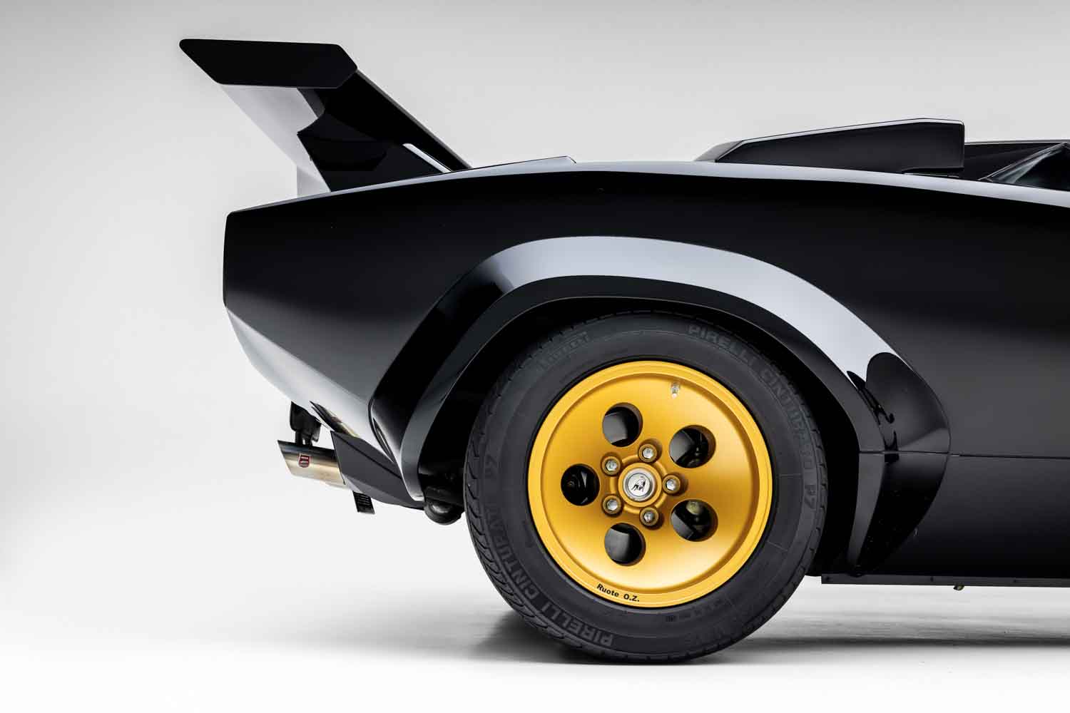 スーパーカー唯一の48バルブをキャブで武装する最強スペックの初期型