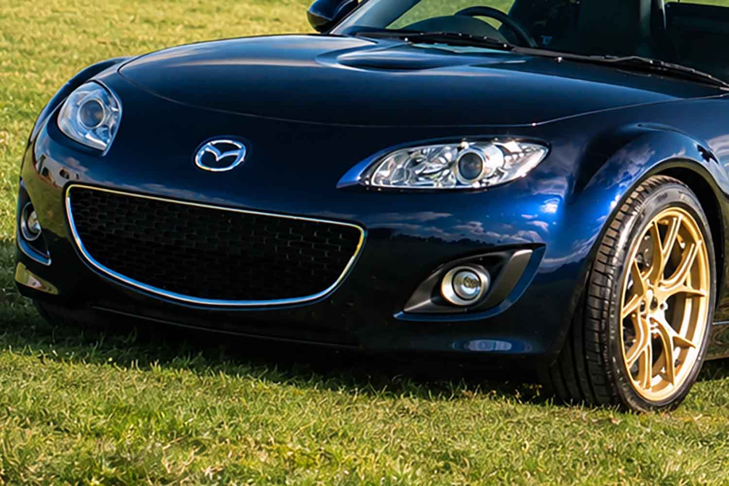 300馬力のV6を無加工で載せた名機。NCロードスターへ注がれた英国の