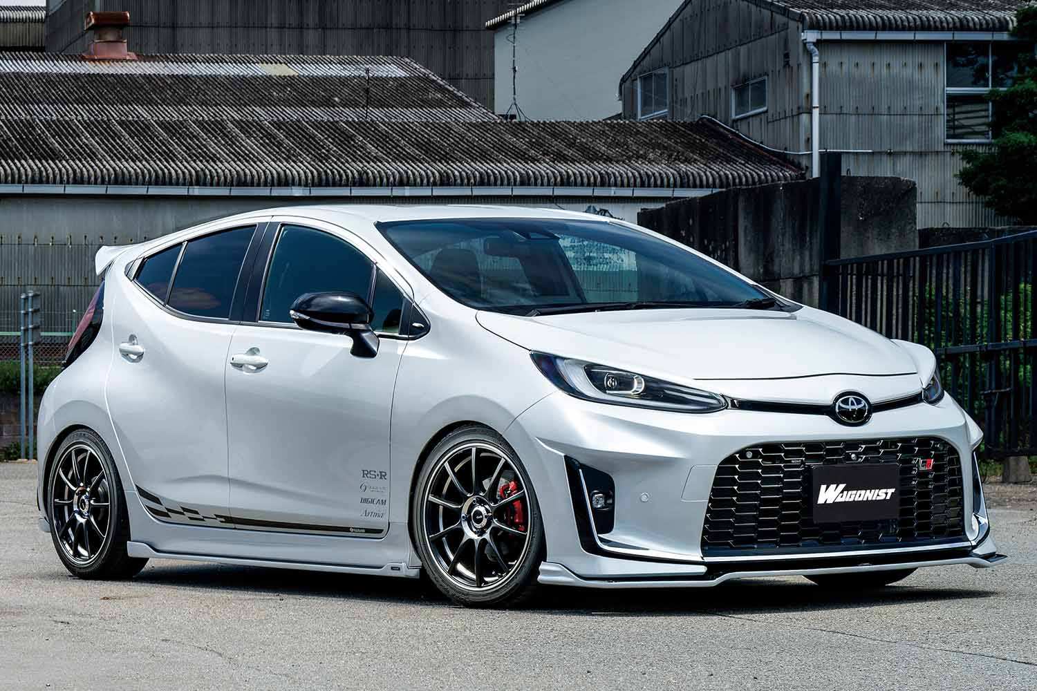 純正バンパーに重ねる計算された低さ。トヨタ「アクア GR SPORT」を