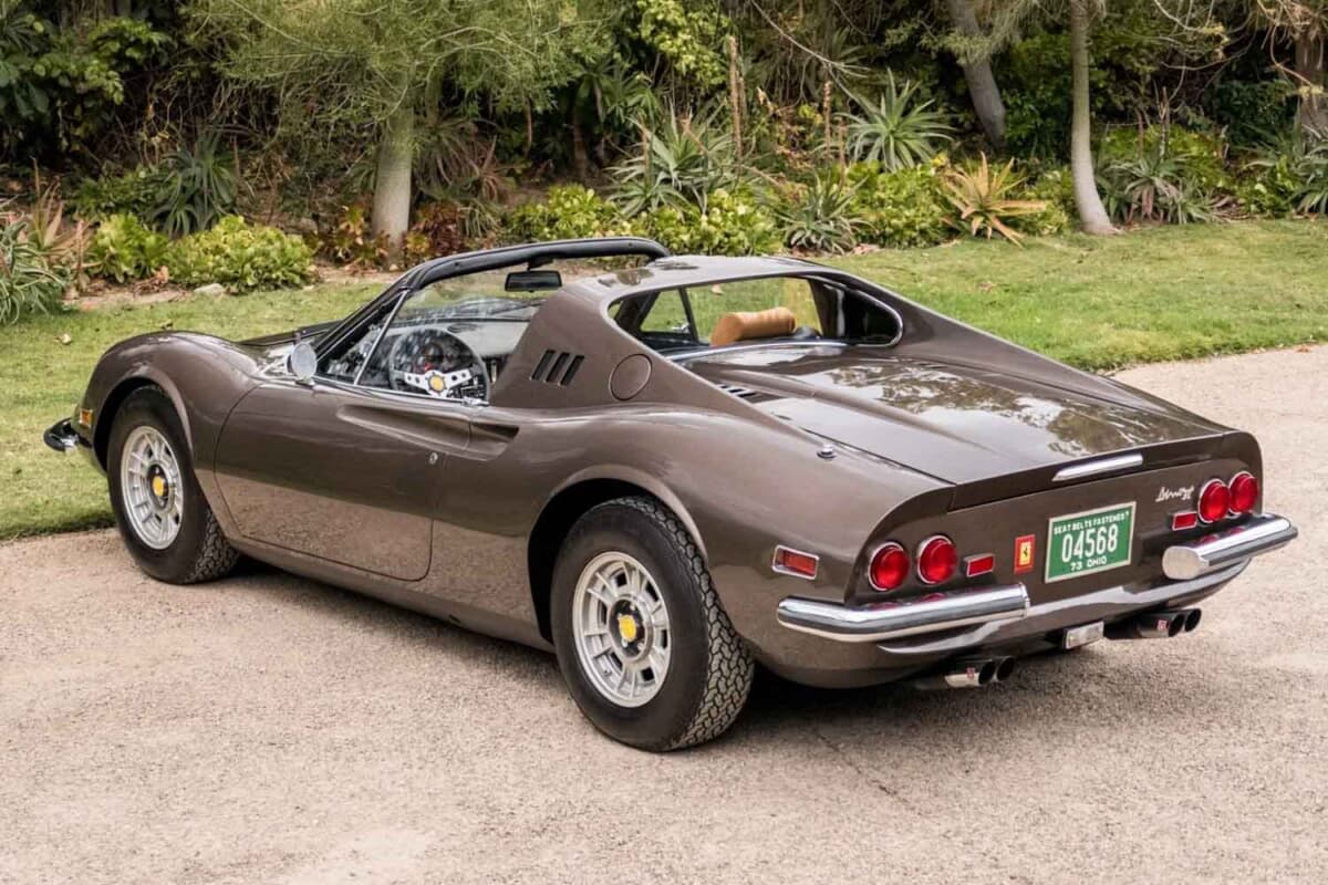 1億円超の予想も流札。1973年式「ディーノ246GTS」ブラウン塗装が放つ