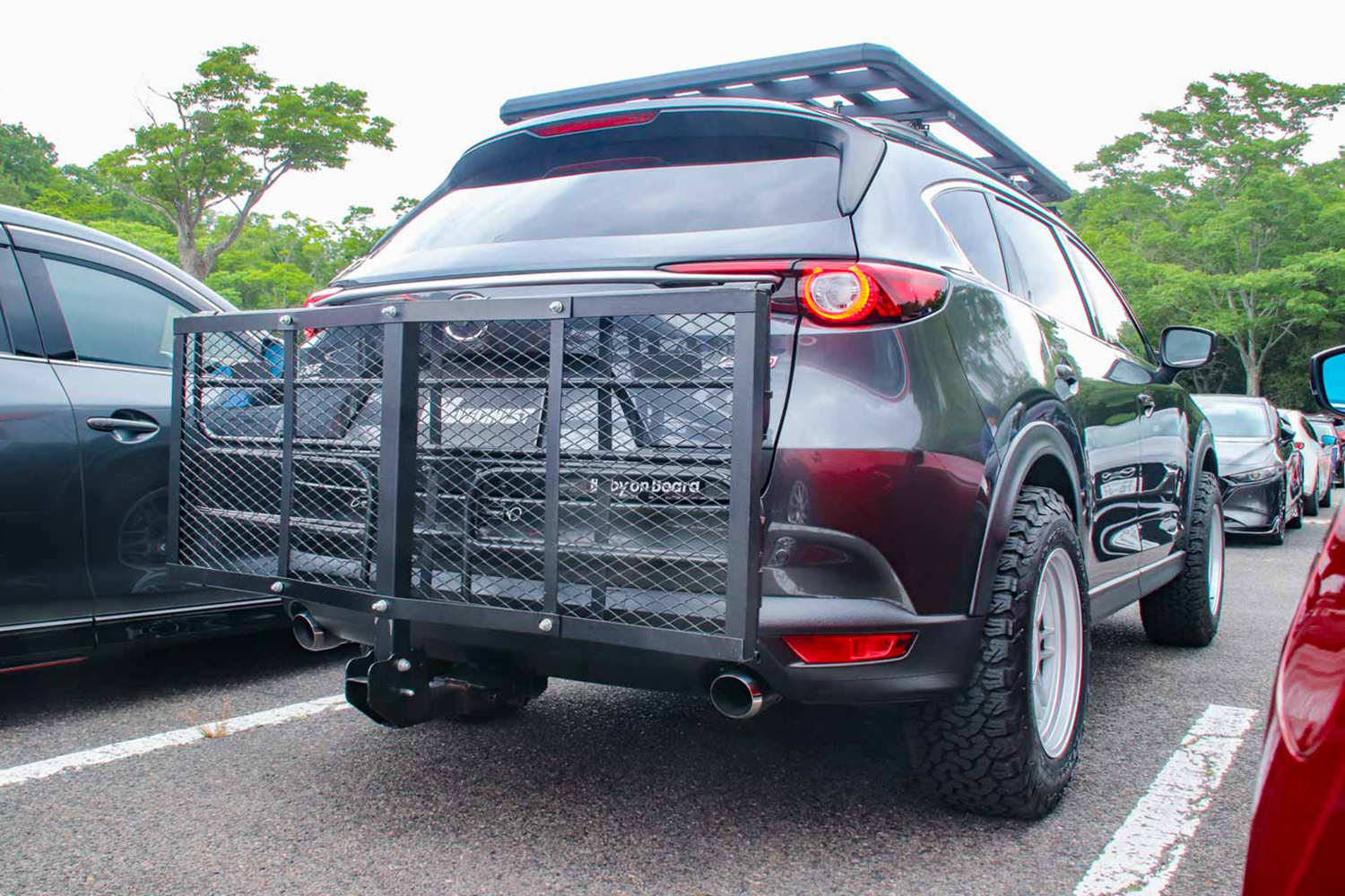 よ*み様 CX-8 リフトアップキット あえて車高を上げる選択。9cmリフトアップにエンケイのホイールを
