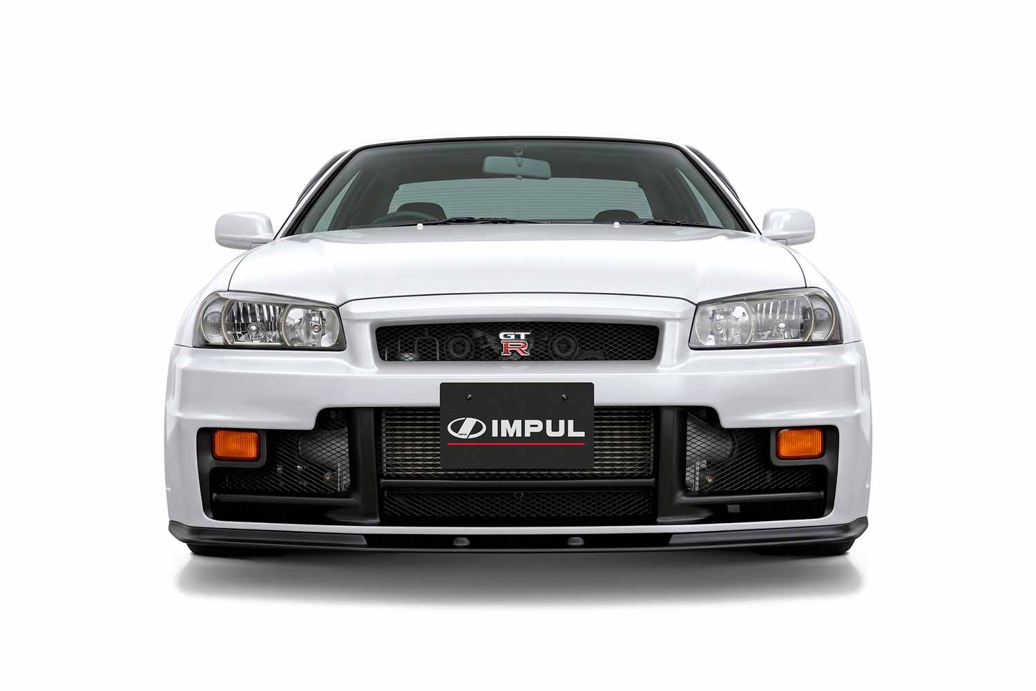 完成された純正デザインを崩さない。R34GT-R用インパル製