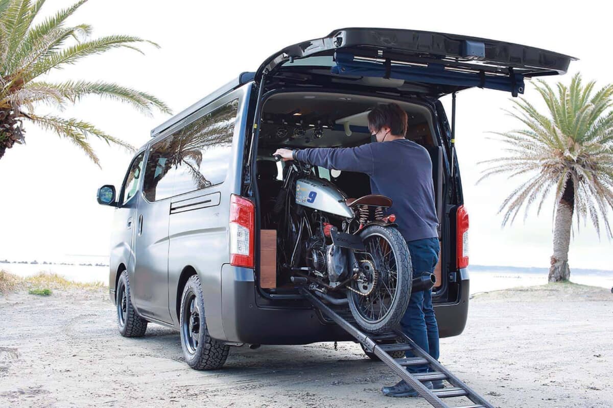 洗車が驚くほど楽なマット黒。オグショーが仕立てた60%半光沢