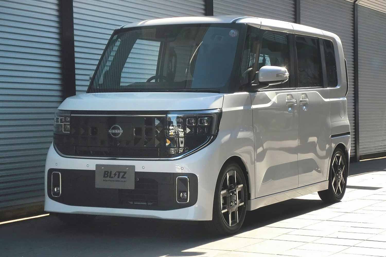 高めな目線を適度に抑え込んで。旋回姿勢を静かに整えるブリッツの