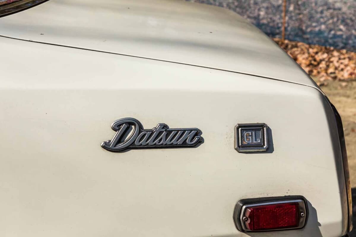 右側通行の沖縄が生んだ左ハンドルの日産「スカイライン」。ダットサン