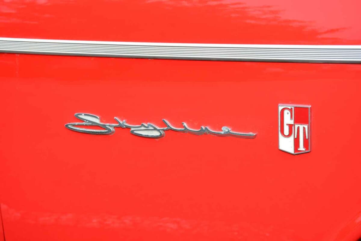 プリンス スカイライン 2000GT-B 赤GT エンブレム III型より回りが軽やか」。純プリンス時代最後の1966年式スカイライン