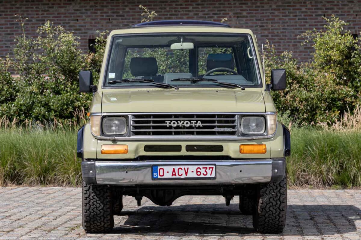 走行33万km超で約559万円！ 2.4Lディーゼルを積む1992年式ランクル70