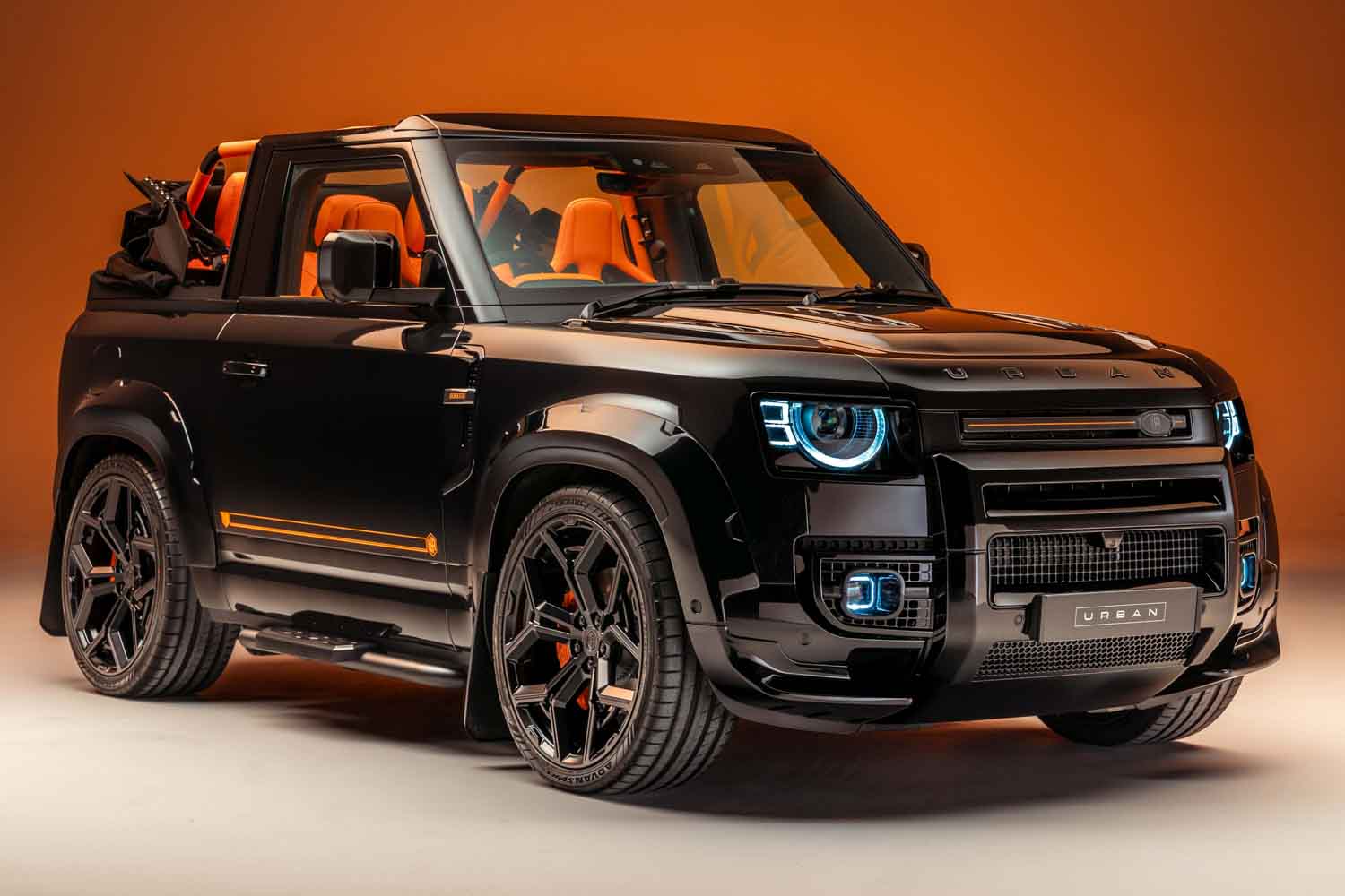 屋根なしオープンと23インチカーボン。ランドローバー「ディフェンダー
