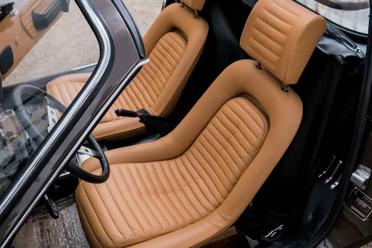 1億円超の予想も流札。1973年式「ディーノ246GTS」ブラウン塗装が放つ