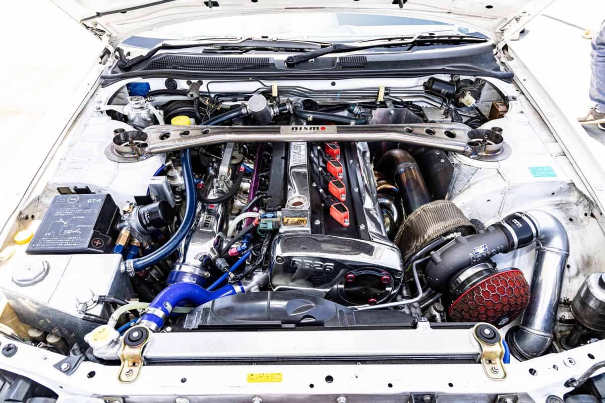 街乗りトルクを追求した。5回のタービン変更で827馬力に達したBNR34GT
