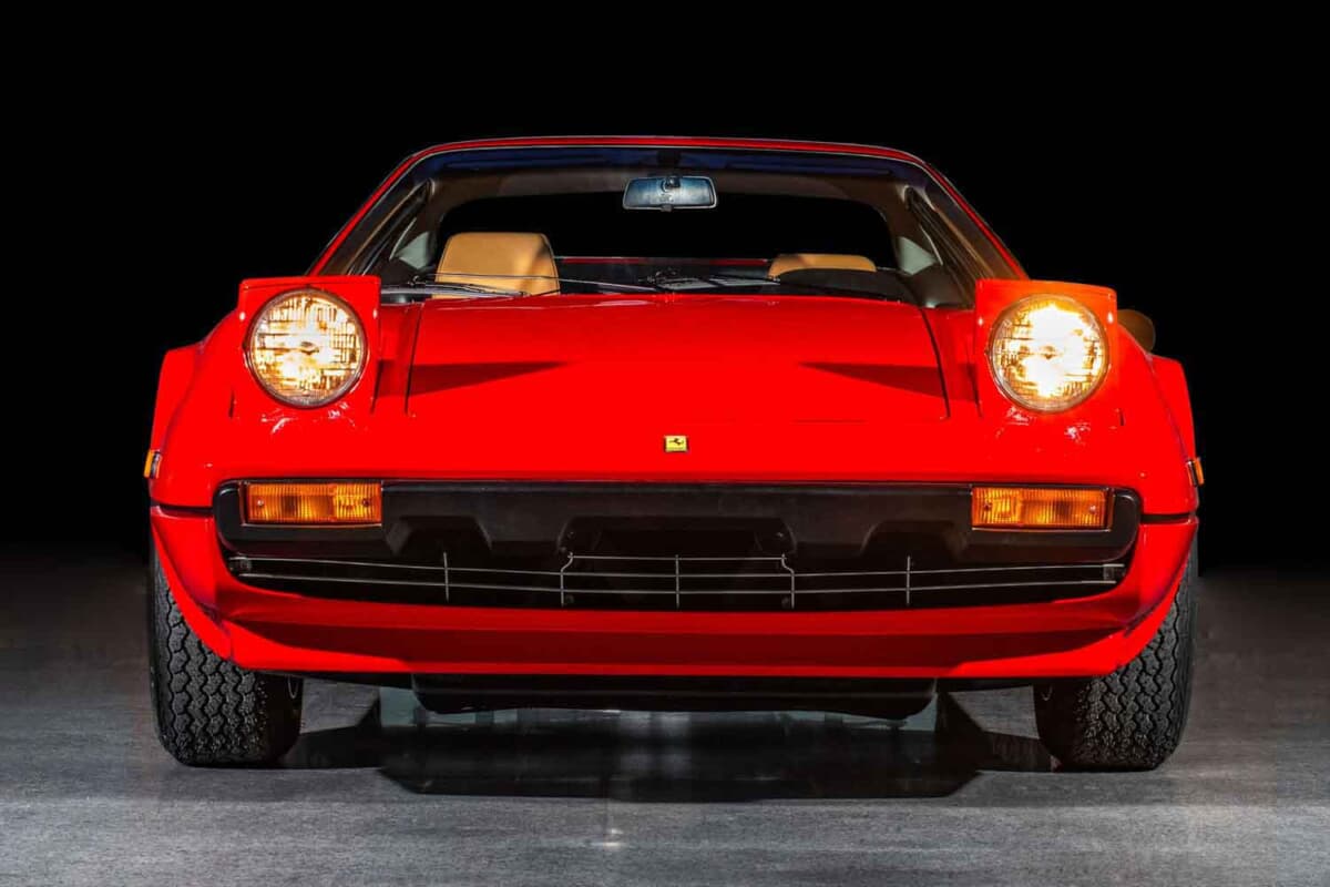 1100時間の修復とFRPボディ。フェラーリ「308 GTB」が約4719万円で競り