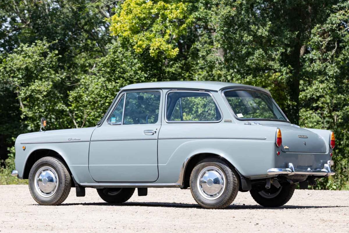 トヨタパブリカヘッド枠 トヨタ「パブリカ」国民車構想の初期型が約100万円。国内相場200万円超