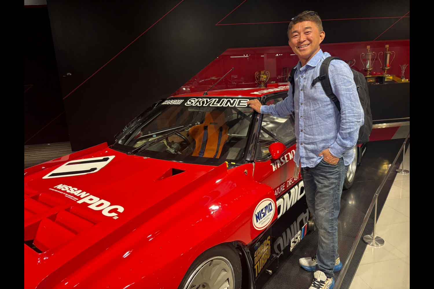 レース屋の血がドアノブにまで宿る。ニスモ本社のショールームが放つ