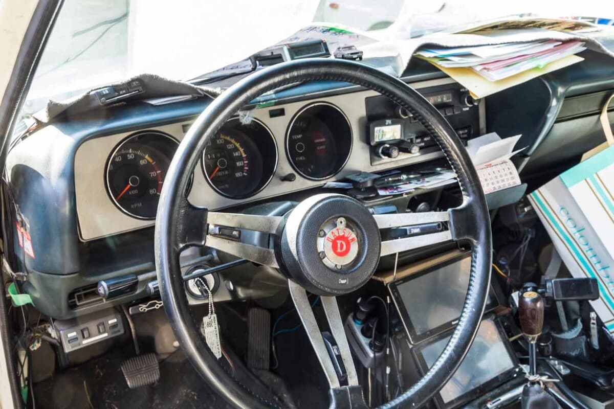 日産　スカイライン　旧車　ステアリング 右側通行の沖縄が生んだ左ハンドルの日産「スカイライン」。ダットサン