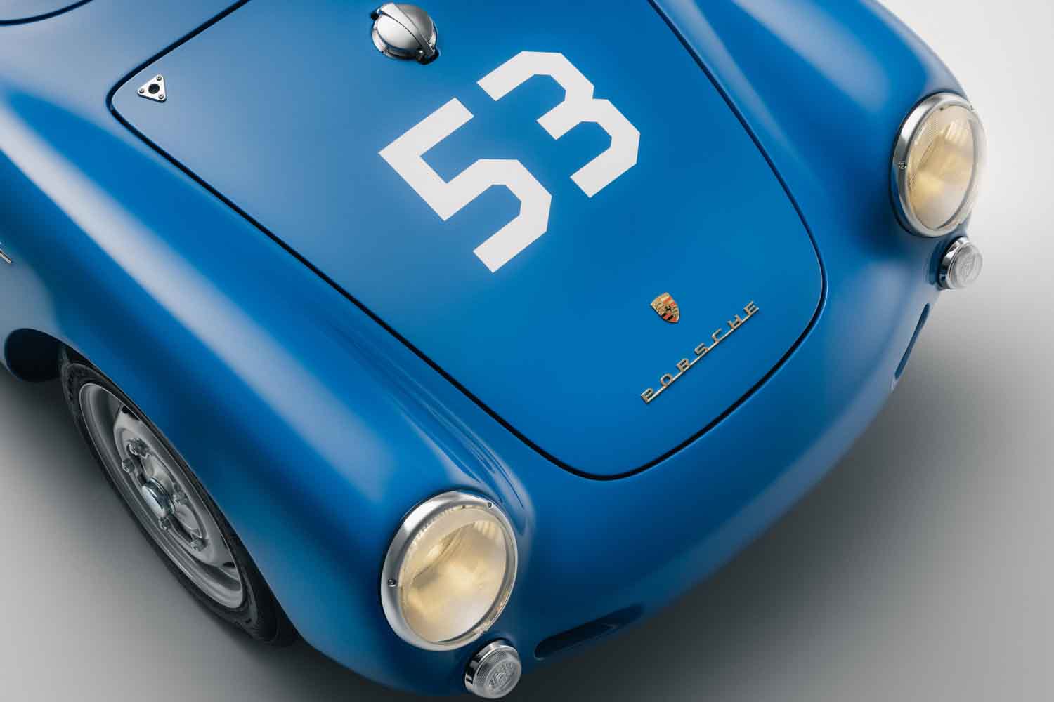 80%スケールのEVが放つ存在感！ 約1450万円のポルシェ公式550 J | AUTO