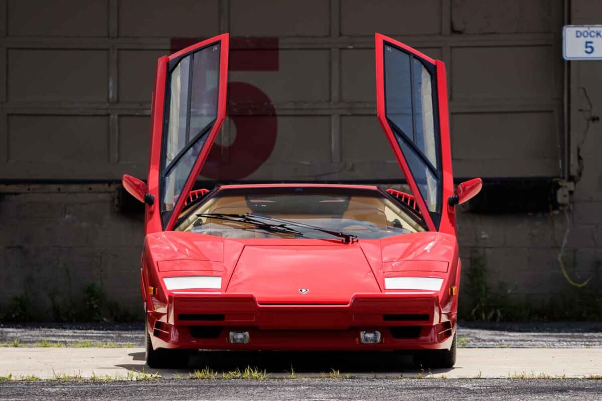 1532kmのタイムカプセル。1億2354万円でハンマーが打たれた羽なしの
