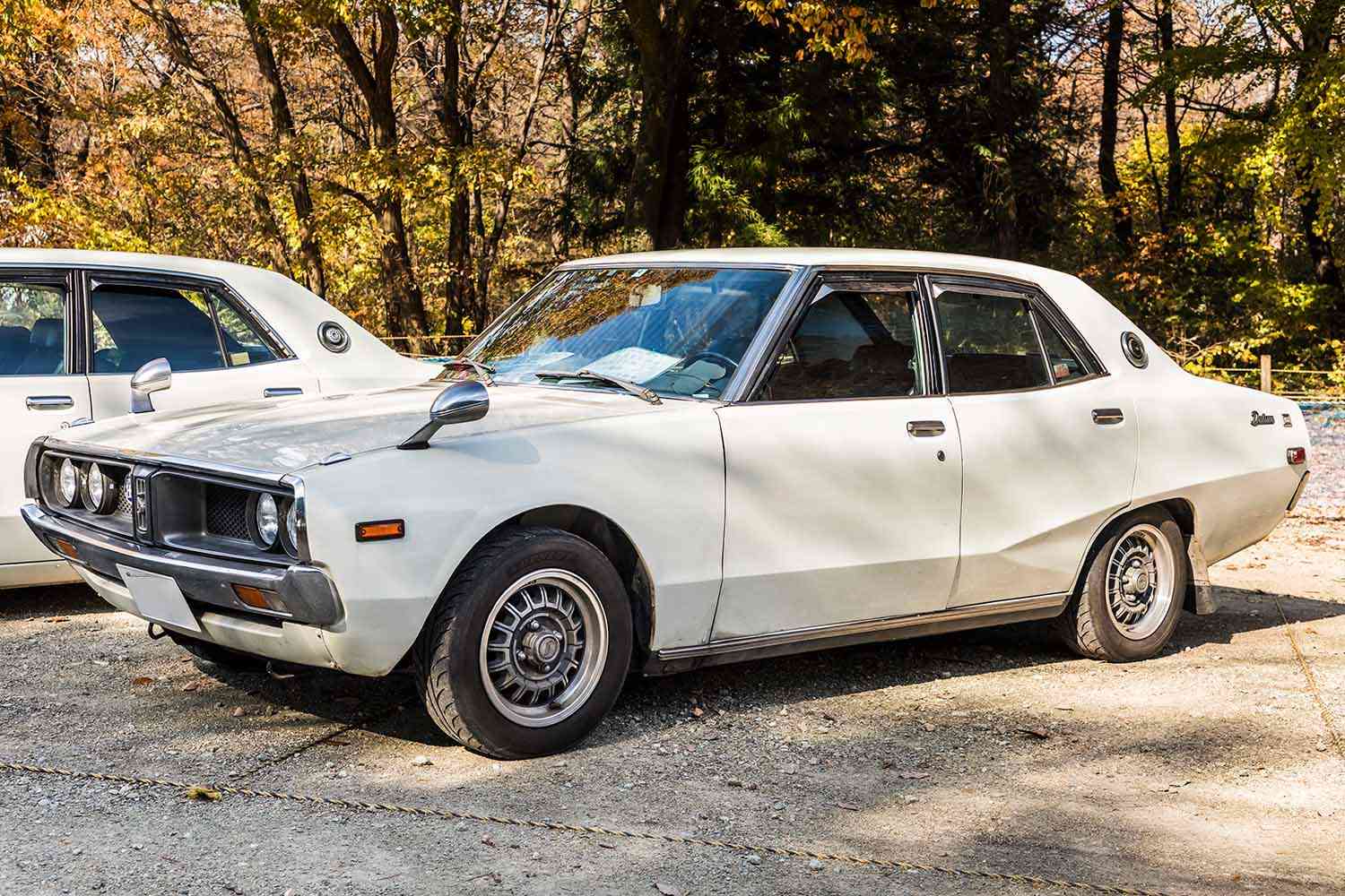 右側通行の沖縄が生んだ左ハンドルの日産「スカイライン」。ダットサン180Kと半世紀を走る74歳の誇り
