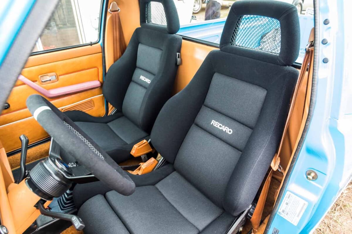 ゴルフ顔のトラックが存在した！ アメ車の群れに紛れ込んだ1981年式