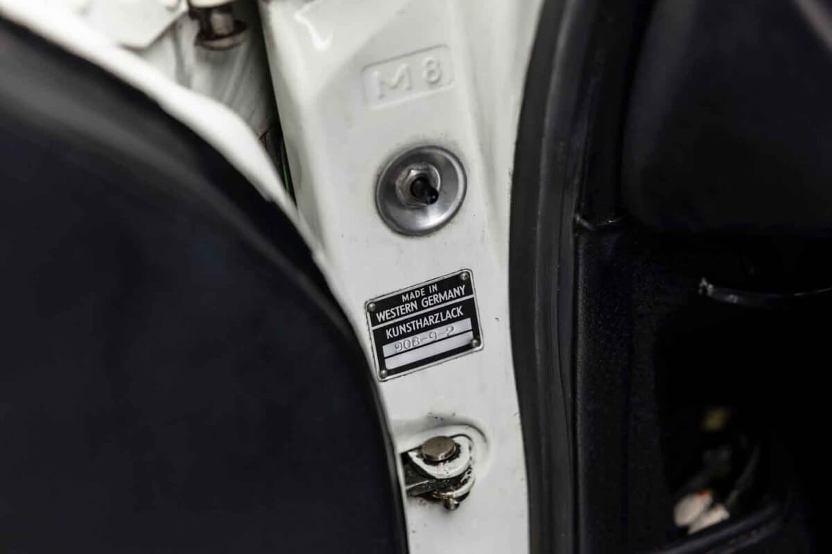 岐阜のガレージで長年眠っていた個体が約5200万円。初代ポルシェ911
