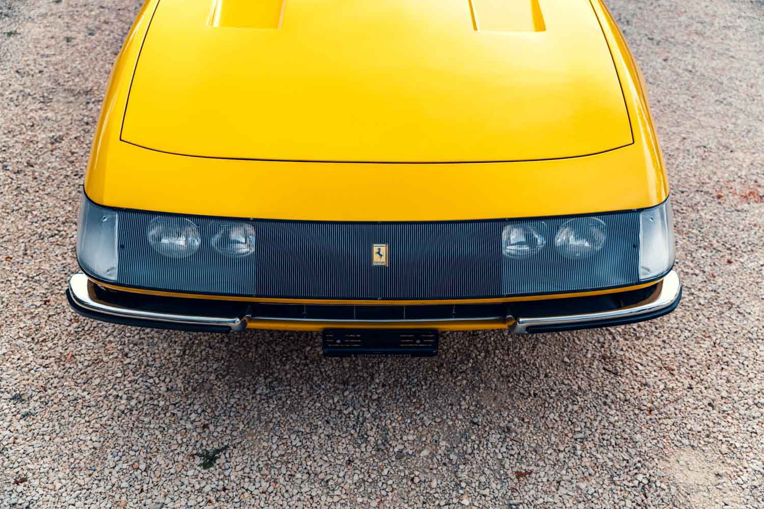 初期400台の希少アクリルノーズ。フェラーリ「365 GTB/4 デイトナ」1億