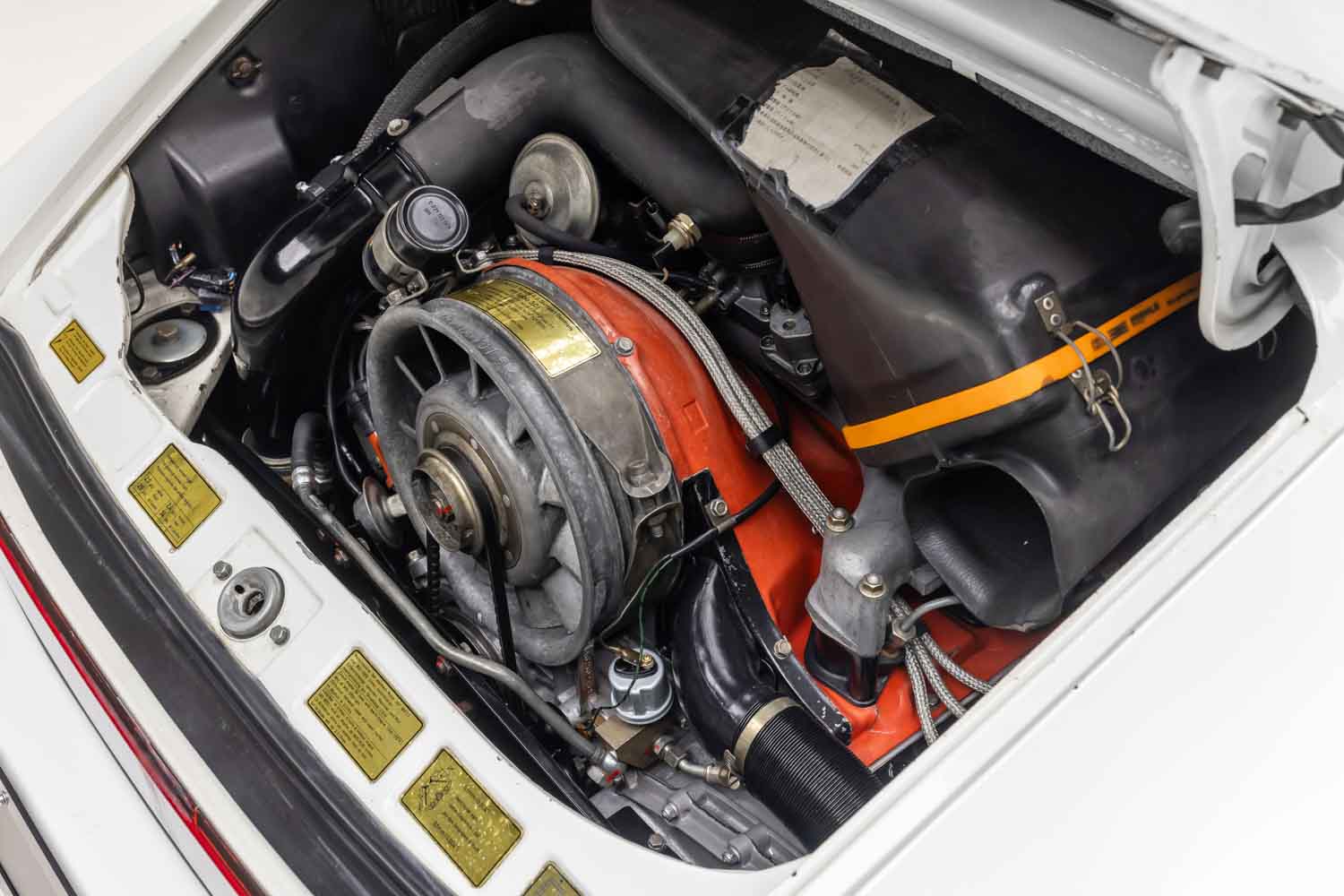 岐阜のガレージで長年眠っていた個体が約5200万円。初代ポルシェ911