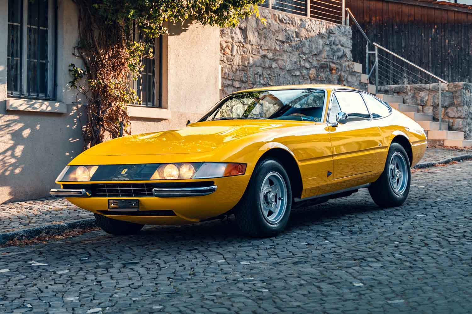 フェラーリ365GTBB 競技用モデル 初期400台の希少アクリルノーズ。フェラーリ「365 GTB/4 デイトナ」1億
